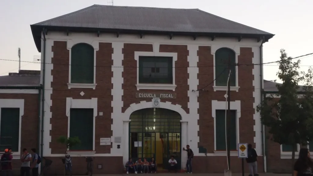 Grave denuncia por adoctrinamiento y maltrato a niños en una escuela de Roldán