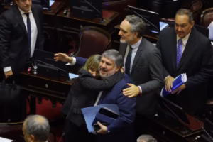 Juliana Di Tullio festejando impunidad con José Mayans