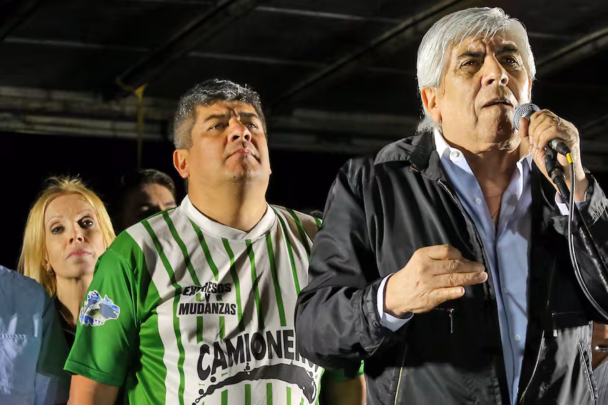 hugo-y-pablo-moyano-atras-liliana-zulet-la-esposa-NDOY7P7JR5HU7G4TE3KNP5QXHQ