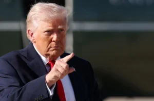 Donald Trump extiende el alto al fuego con Irán en medio de ataques en el Estrecho de Ormuz