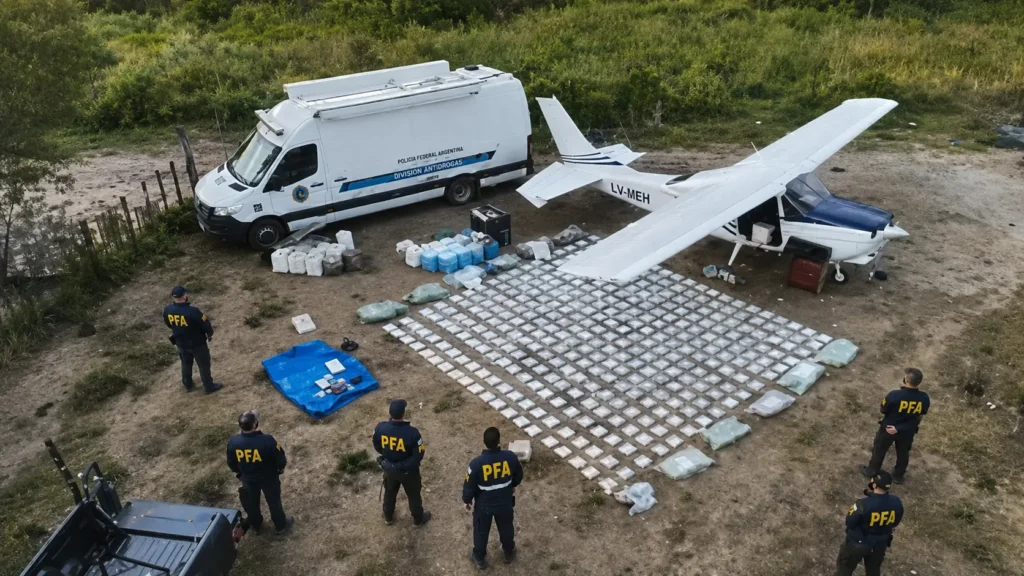Con inteligencia de la DEA, la Policía Federal capturó en Vera una avioneta con 442kg de cocaína proveniente de Bolivia