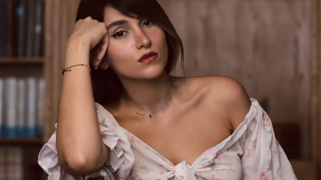 El régimen iraní condenó a 74 latigazos a una cantante por actuar sin velo