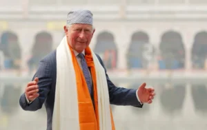 Carlos III traiciona a la Inglaterra Cristiana y rinde la Corona al multiculturalismo