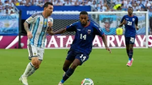 Argentina sufrió, ganó un partidazo ante Cabo Verde y sigue viva en el Mundial
