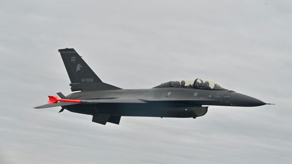 Pilotos habilitados Argentina F16