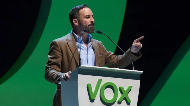 Revés para Sánchez: colegios valencianos eliminan el menú halal tras la presión de VOX