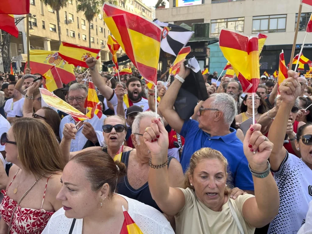 Ceuta: patriotas se levantan en defensa de su soberanía ante la invasión ilegal de marroquíes