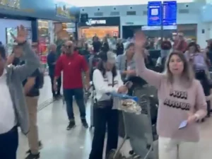 Plus Ultra, la polémica aerolínea vinculada al socialista Zapatero, dejó cientos de argentinos varados