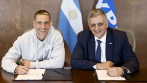 YPF y PedidosYa sellaron una alianza para llevar las tiendas Full a todo el país