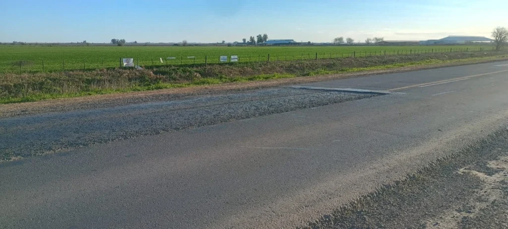 Parches y piedras en el camino: denuncian el deplorable estado de la Ruta 66 entre Carlos Pellegrini y Cañada Rosquín
