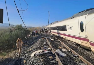 Otra tragedia ferroviaria golpea a la España de Sánchez: al menos 30 muertos en Toledo