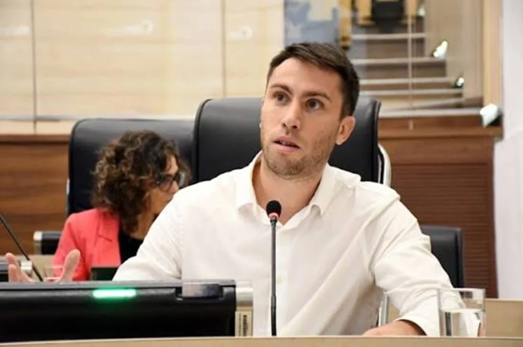 Del discurso contra la precarización a Tribunales: una joven demandó al concejal peronista Mariano Romero por presunto trabajo en negro