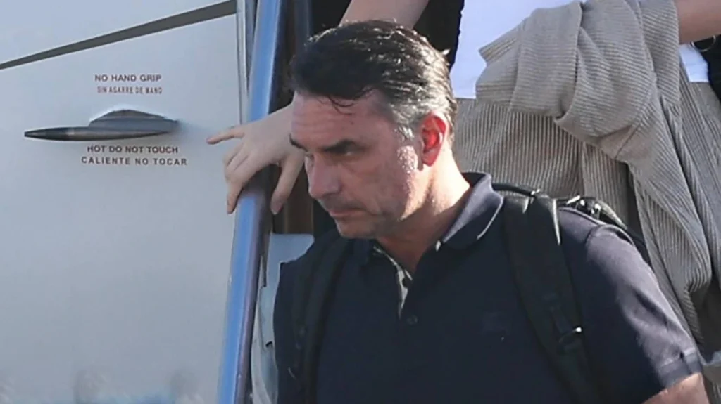 Flávio Bolsonaro aterrizó en Miami tras salir de Brasil por Argentina y recibir el respaldo de Trump