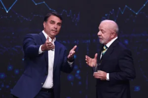 Lula y Flávio Bolsonaro chocaron por corrupción, seguridad y economía en el primer debate del balotaje