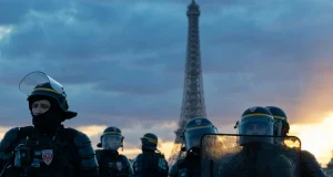 Francia habilita toques de queda tras los saqueos de la extrema izquierda y los grupos islamitas