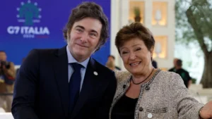El FMI elogió la disciplina fiscal de Milei y Caputo: la calificó como «ejemplar en el mundo»