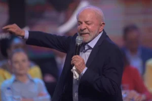 Desesperado a 11 días del balotaje, Lula aceleró una reforma populista y redujo la jornada laboral en Brasil