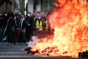 Europa bajo presión: Francia e Italia concentran la violencia y las protestas ya alcanzaron Bélgica y Albania
