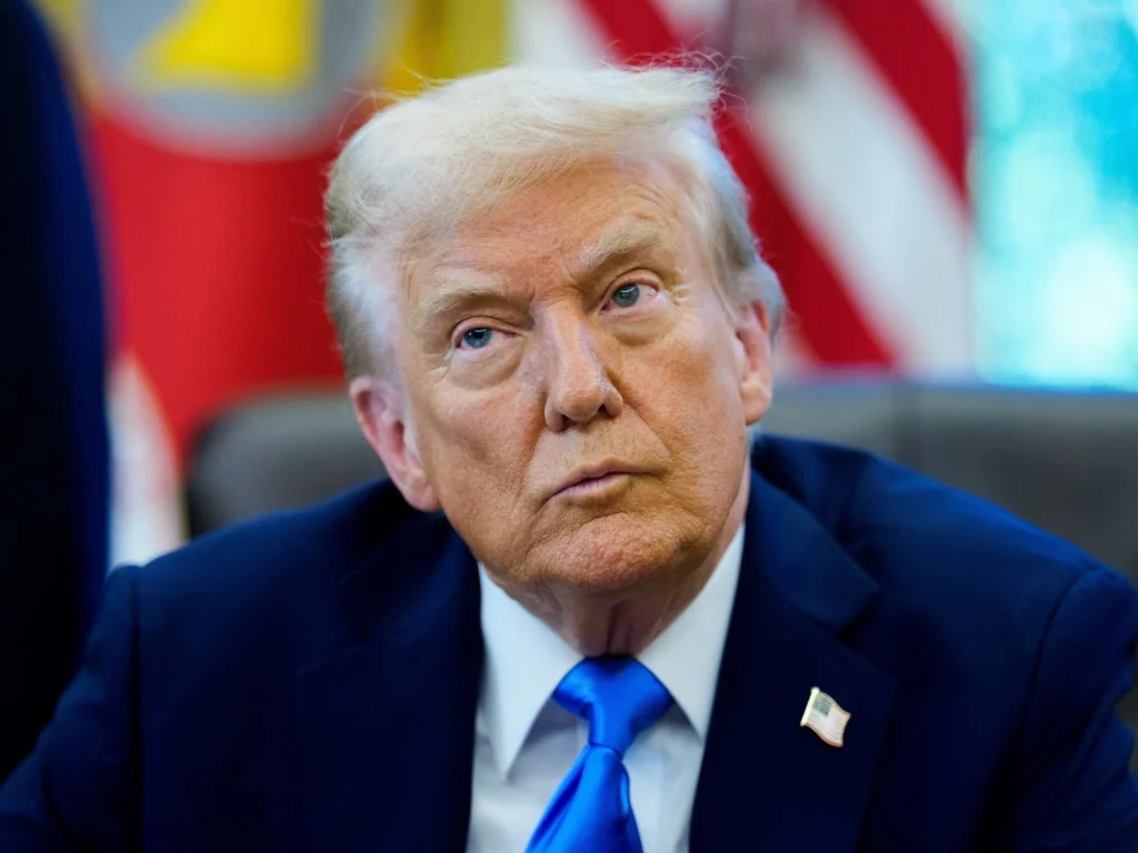 El Gobierno de Trump investiga a cinco cadenas de TV por el boicot de cobertura a la Casa Blanca