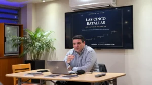 Alfredo Segado presentó su 16° libro mientras crece como una de las figuras de LLA en el norte santafesino